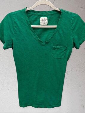 Vintage Y2K Hollister Women's Fitted Baby Emerald Green V-Neck Pocket Tee